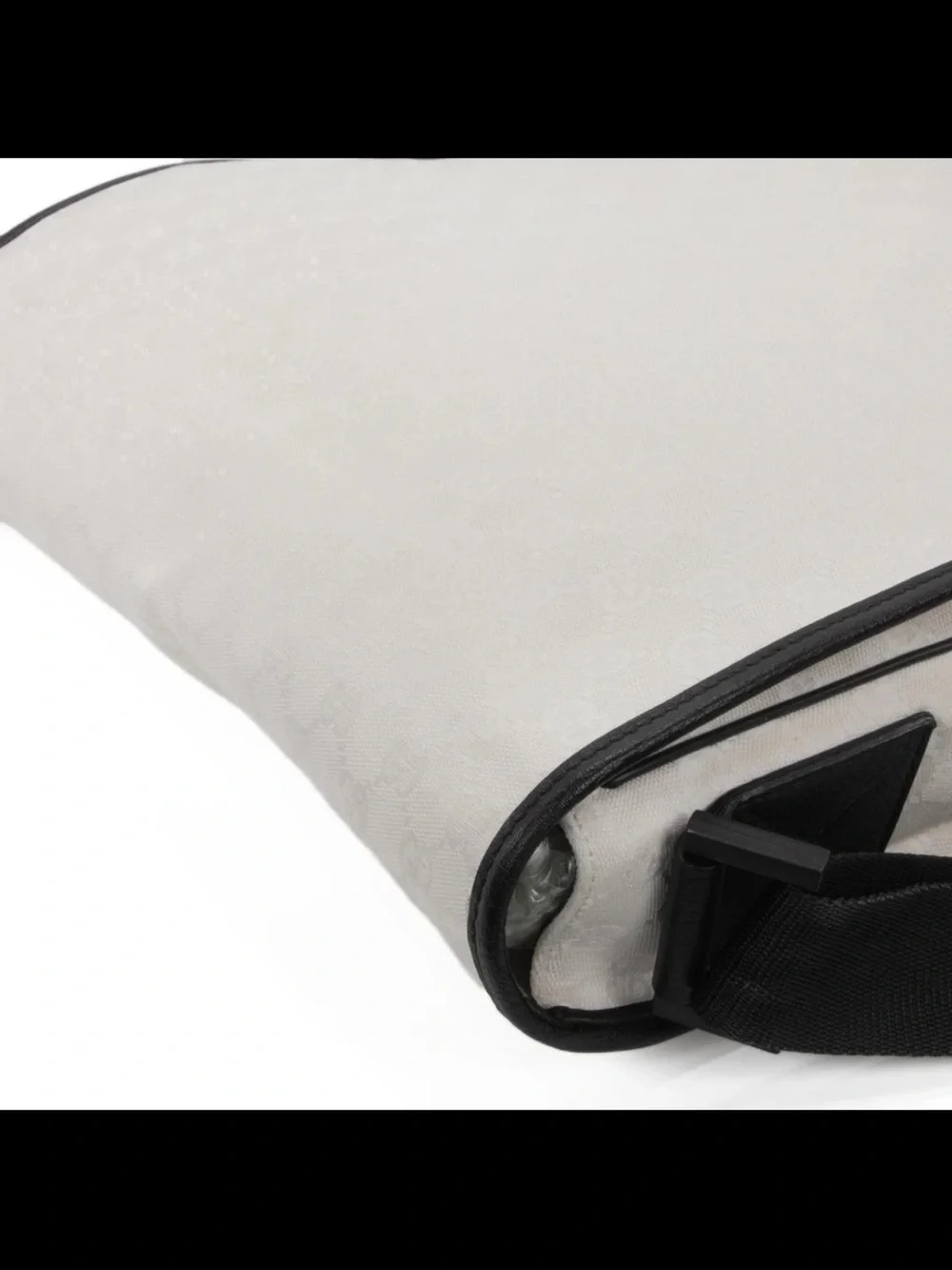 Gucci messenger bag